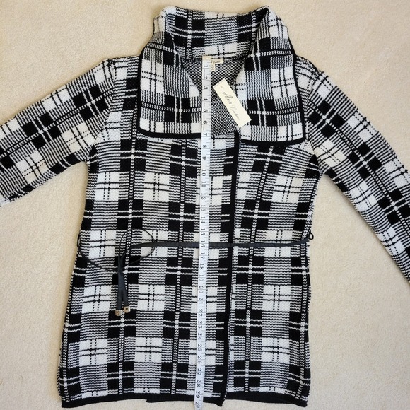 Ava Couture Wrap Sweater NWT Women Large Shall Collar Acrylic Black White Chunky - Picture 9 of 12